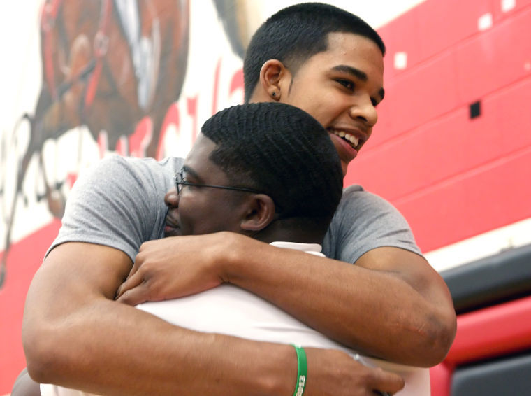 Heights Hoopster Signs With Western Texas